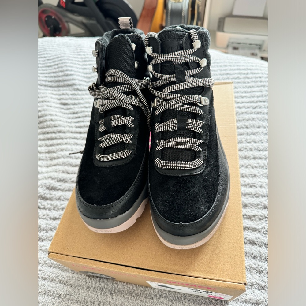NWT Ryka Hiking Boots - size 7 women’s